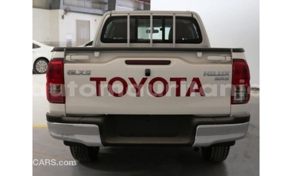 Buy Import Toyota Hilux White Car in Import - Dubai in Adrar Buy Import Toyota Hilux White Car in Import - Dubai in Adrar