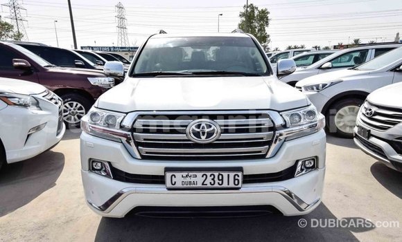 Acheter Import Voiture Toyota Land Cruiser Blanc à Import - Dubai, Adrar Acheter Import Voiture Toyota Land Cruiser Blanc à Import - Dubai, Adrar