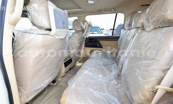 Acheter Import Voiture Toyota Land Cruiser Blanc à Import - Dubai, Adrar Acheter Import Voiture Toyota Land Cruiser Blanc à Import - Dubai, Adrar
