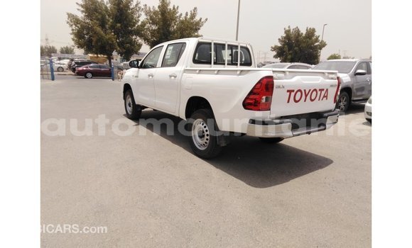 Acheter Import Voiture Toyota Hilux Blanc à Import - Dubai, Adrar Acheter Import Voiture Toyota Hilux Blanc à Import - Dubai, Adrar