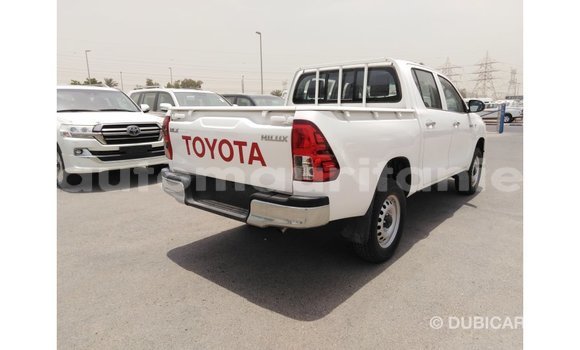 Acheter Import Voiture Toyota Hilux Blanc à Import - Dubai, Adrar Acheter Import Voiture Toyota Hilux Blanc à Import - Dubai, Adrar