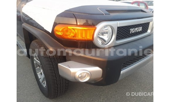 Acheter Import Voiture Toyota FJ Cruiser Noir à Import - Dubai, Adrar Acheter Import Voiture Toyota FJ Cruiser Noir à Import - Dubai, Adrar