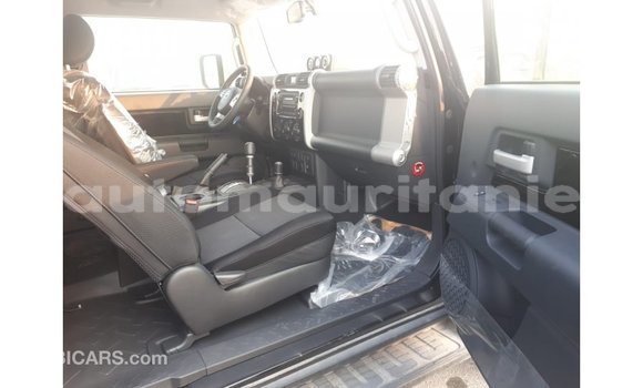 Acheter Import Voiture Toyota FJ Cruiser Noir à Import - Dubai, Adrar Acheter Import Voiture Toyota FJ Cruiser Noir à Import - Dubai, Adrar