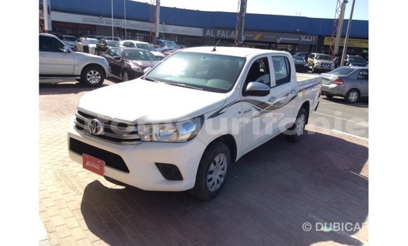 Acheter Import Voiture Toyota Hilux Blanc à Import - Dubai, Adrar Acheter Import Voiture Toyota Hilux Blanc à Import - Dubai, Adrar