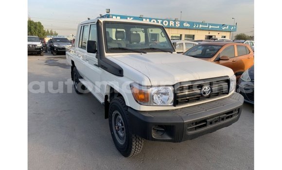 Acheter Import Voiture Toyota Land Cruiser Blanc à Import - Dubai, Adrar Acheter Import Voiture Toyota Land Cruiser Blanc à Import - Dubai, Adrar
