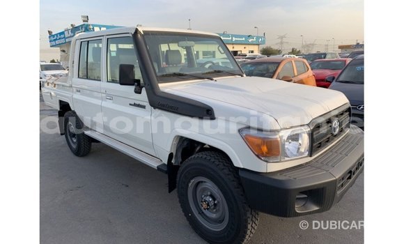 Acheter Import Voiture Toyota Land Cruiser Blanc à Import - Dubai, Adrar Acheter Import Voiture Toyota Land Cruiser Blanc à Import - Dubai, Adrar