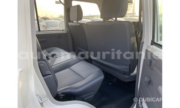 Acheter Import Voiture Toyota Land Cruiser Blanc à Import - Dubai, Adrar Acheter Import Voiture Toyota Land Cruiser Blanc à Import - Dubai, Adrar