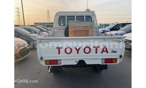 Acheter Import Voiture Toyota Land Cruiser Blanc à Import - Dubai, Adrar Acheter Import Voiture Toyota Land Cruiser Blanc à Import - Dubai, Adrar