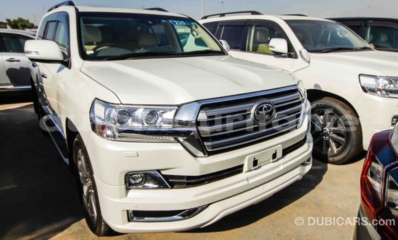 Acheter Import Voiture Toyota Land Cruiser Blanc à Import - Dubai, Adrar Acheter Import Voiture Toyota Land Cruiser Blanc à Import - Dubai, Adrar