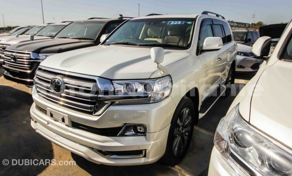 Acheter Import Voiture Toyota Land Cruiser Blanc à Import - Dubai, Adrar Acheter Import Voiture Toyota Land Cruiser Blanc à Import - Dubai, Adrar