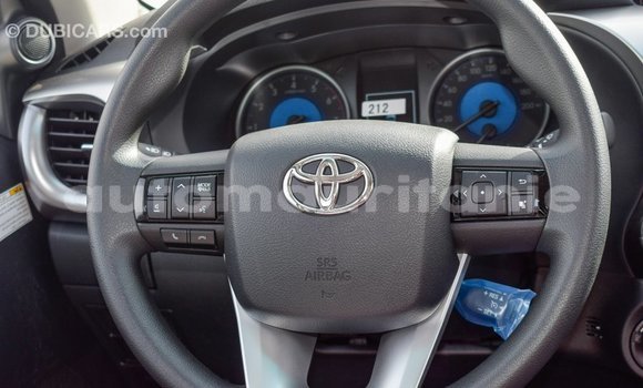 Acheter Import Voiture Toyota Hilux Blanc à Import - Dubai, Adrar Acheter Import Voiture Toyota Hilux Blanc à Import - Dubai, Adrar