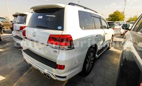 Acheter Import Voiture Toyota Land Cruiser Blanc à Import - Dubai, Adrar Acheter Import Voiture Toyota Land Cruiser Blanc à Import - Dubai, Adrar
