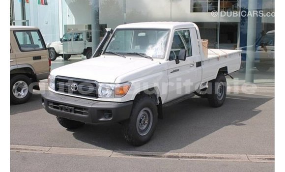 Buy Import Toyota Land Cruiser White Car in Import - Dubai in Adrar Buy Import Toyota Land Cruiser White Car in Import - Dubai in Adrar