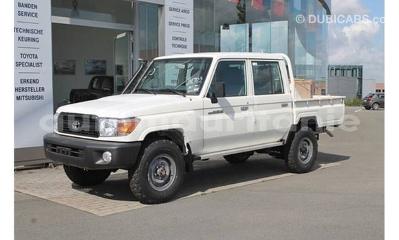 Buy Import Toyota Land Cruiser White Car in Import - Dubai in Adrar Buy Import Toyota Land Cruiser White Car in Import - Dubai in Adrar