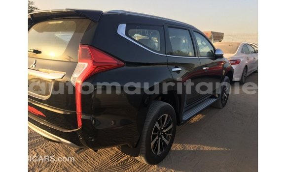 Acheter Import Voiture Mitsubishi Montero Noir à Import - Dubai, Adrar