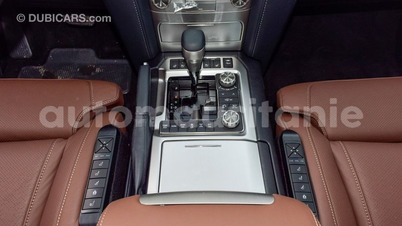 Big with watermark toyota land cruiser adrar import dubai 2306