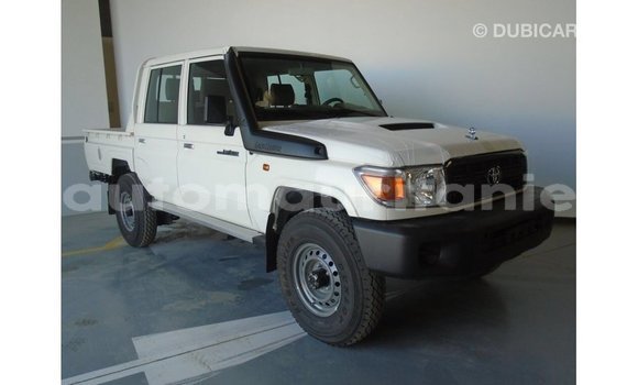 Buy Import Toyota Land Cruiser White Car in Import - Dubai in Adrar Buy Import Toyota Land Cruiser White Car in Import - Dubai in Adrar