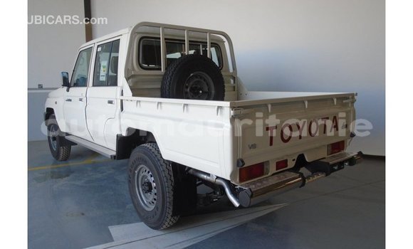 Buy Import Toyota Land Cruiser White Car in Import - Dubai in Adrar Buy Import Toyota Land Cruiser White Car in Import - Dubai in Adrar