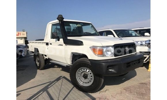 Acheter Import Voiture Toyota Land Cruiser Blanc à Import - Dubai, Adrar Acheter Import Voiture Toyota Land Cruiser Blanc à Import - Dubai, Adrar