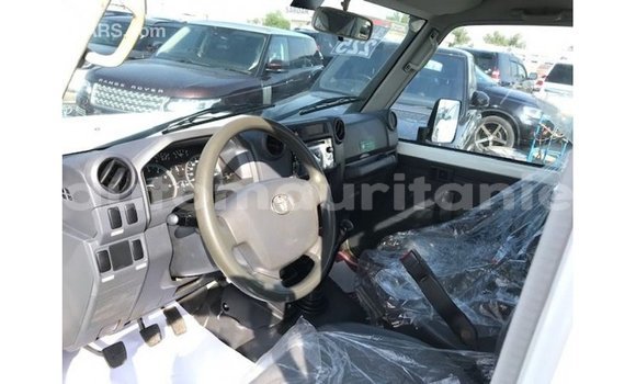 Acheter Import Voiture Toyota Land Cruiser Blanc à Import - Dubai, Adrar Acheter Import Voiture Toyota Land Cruiser Blanc à Import - Dubai, Adrar