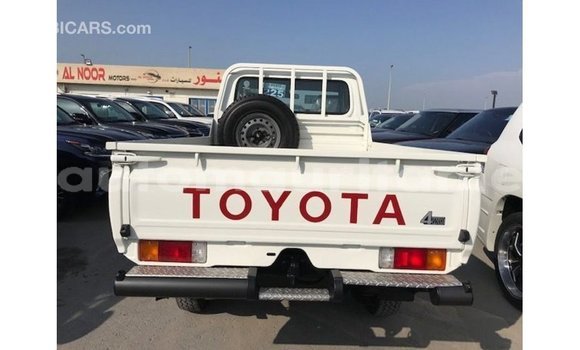 Acheter Import Voiture Toyota Land Cruiser Blanc à Import - Dubai, Adrar Acheter Import Voiture Toyota Land Cruiser Blanc à Import - Dubai, Adrar
