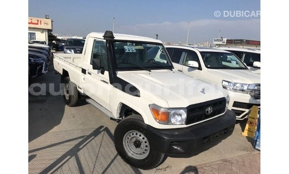 Acheter Import Voiture Toyota Land Cruiser Blanc à Import - Dubai, Adrar Acheter Import Voiture Toyota Land Cruiser Blanc à Import - Dubai, Adrar