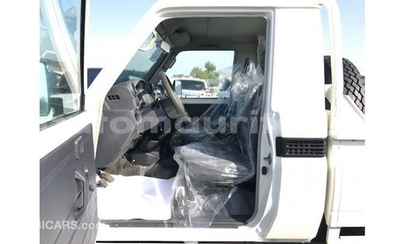 Acheter Import Voiture Toyota Land Cruiser Blanc à Import - Dubai, Adrar Acheter Import Voiture Toyota Land Cruiser Blanc à Import - Dubai, Adrar