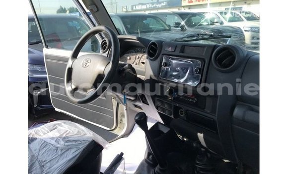 Acheter Import Voiture Toyota Land Cruiser Blanc à Import - Dubai, Adrar Acheter Import Voiture Toyota Land Cruiser Blanc à Import - Dubai, Adrar