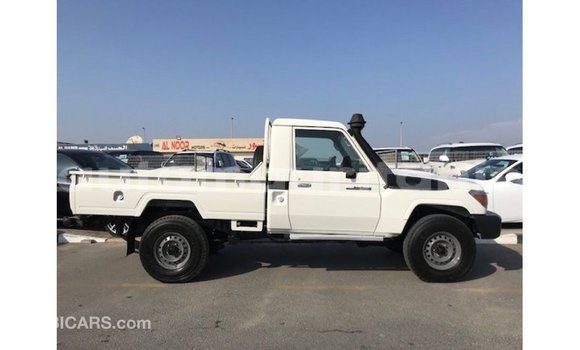 Acheter Import Voiture Toyota Land Cruiser Blanc à Import - Dubai, Adrar Acheter Import Voiture Toyota Land Cruiser Blanc à Import - Dubai, Adrar