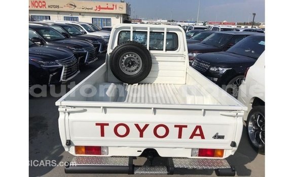 Acheter Import Voiture Toyota Land Cruiser Blanc à Import - Dubai, Adrar Acheter Import Voiture Toyota Land Cruiser Blanc à Import - Dubai, Adrar