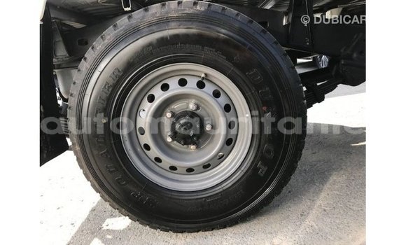 Acheter Import Voiture Toyota Land Cruiser Blanc à Import - Dubai, Adrar Acheter Import Voiture Toyota Land Cruiser Blanc à Import - Dubai, Adrar