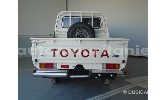 Buy Import Toyota Land Cruiser White Car in Import - Dubai in Adrar Buy Import Toyota Land Cruiser White Car in Import - Dubai in Adrar