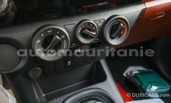 Acheter Import Voiture Toyota Hilux Blanc à Import - Dubai, Adrar Acheter Import Voiture Toyota Hilux Blanc à Import - Dubai, Adrar