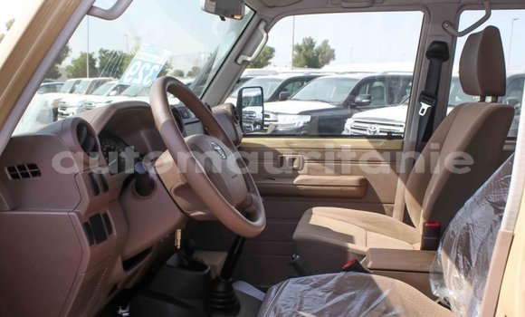 Acheter Import Voiture Toyota Land Cruiser Beige à Import - Dubai, Adrar Acheter Import Voiture Toyota Land Cruiser Beige à Import - Dubai, Adrar