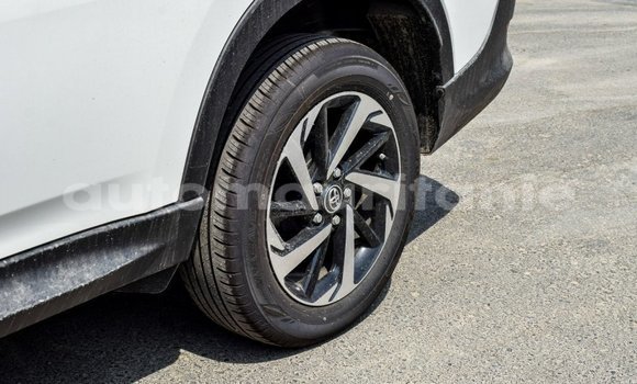 Acheter Import Voiture Toyota Rush Blanc à Import - Dubai, Adrar Acheter Import Voiture Toyota Rush Blanc à Import - Dubai, Adrar