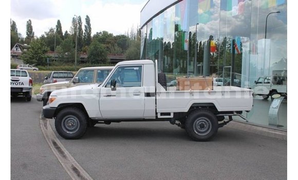 Buy Import Toyota Land Cruiser White Car in Import - Dubai in Adrar Buy Import Toyota Land Cruiser White Car in Import - Dubai in Adrar