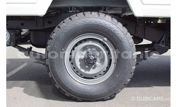 Buy Import Toyota Land Cruiser White Car in Import - Dubai in Adrar Buy Import Toyota Land Cruiser White Car in Import - Dubai in Adrar