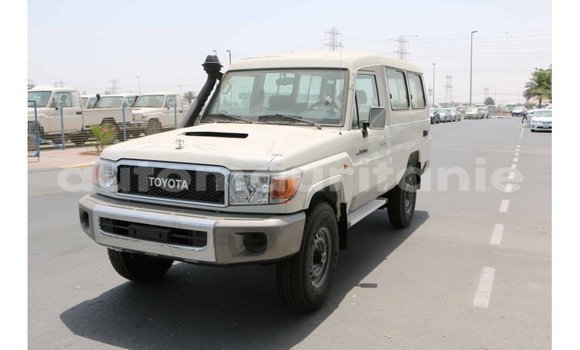 Buy Import Toyota Land Cruiser White Car in Import - Dubai in Adrar Buy Import Toyota Land Cruiser White Car in Import - Dubai in Adrar