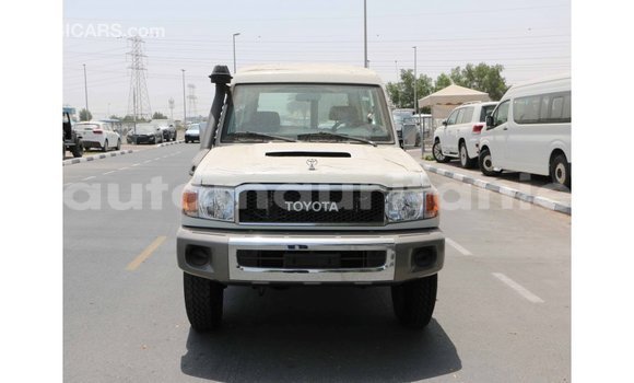 Buy Import Toyota Land Cruiser White Car in Import - Dubai in Adrar Buy Import Toyota Land Cruiser White Car in Import - Dubai in Adrar