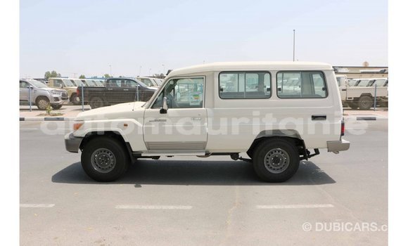 Buy Import Toyota Land Cruiser White Car in Import - Dubai in Adrar Buy Import Toyota Land Cruiser White Car in Import - Dubai in Adrar