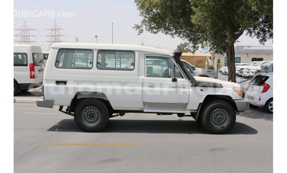 Buy Import Toyota Land Cruiser White Car in Import - Dubai in Adrar Buy Import Toyota Land Cruiser White Car in Import - Dubai in Adrar