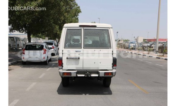 Buy Import Toyota Land Cruiser White Car in Import - Dubai in Adrar Buy Import Toyota Land Cruiser White Car in Import - Dubai in Adrar