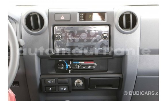 Buy Import Toyota Land Cruiser White Car in Import - Dubai in Adrar Buy Import Toyota Land Cruiser White Car in Import - Dubai in Adrar