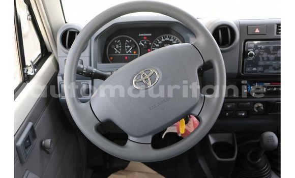 Buy Import Toyota Land Cruiser White Car in Import - Dubai in Adrar Buy Import Toyota Land Cruiser White Car in Import - Dubai in Adrar