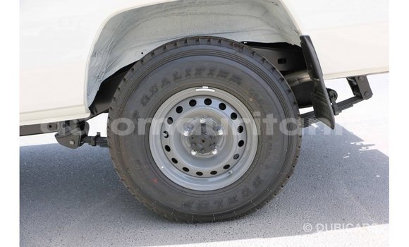 Buy Import Toyota Land Cruiser White Car in Import - Dubai in Adrar Buy Import Toyota Land Cruiser White Car in Import - Dubai in Adrar