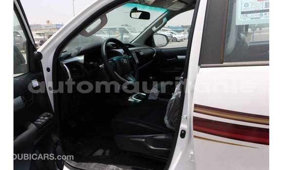Buy Import Toyota Hilux White Car in Import - Dubai in Adrar Buy Import Toyota Hilux White Car in Import - Dubai in Adrar
