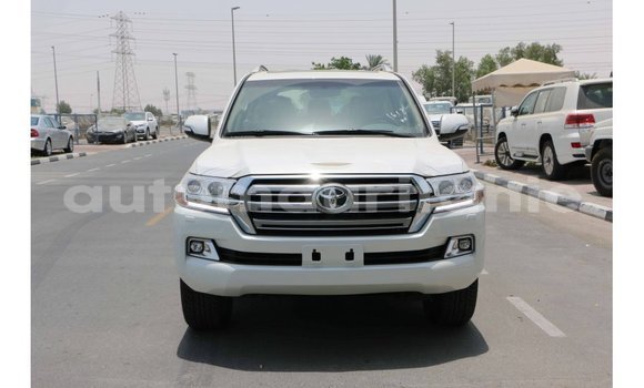 Buy Import Toyota Land Cruiser White Car in Import - Dubai in Adrar Buy Import Toyota Land Cruiser White Car in Import - Dubai in Adrar