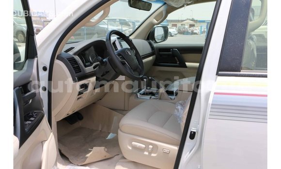 Buy Import Toyota Land Cruiser White Car in Import - Dubai in Adrar Buy Import Toyota Land Cruiser White Car in Import - Dubai in Adrar