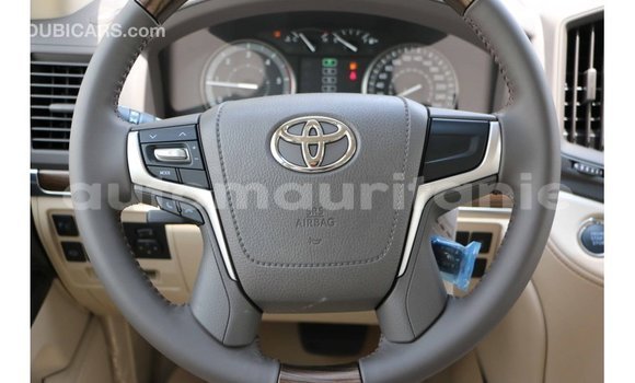 Buy Import Toyota Land Cruiser White Car in Import - Dubai in Adrar Buy Import Toyota Land Cruiser White Car in Import - Dubai in Adrar