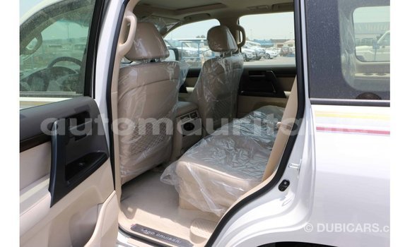 Buy Import Toyota Land Cruiser White Car in Import - Dubai in Adrar Buy Import Toyota Land Cruiser White Car in Import - Dubai in Adrar